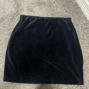 Ribbed black mini skirt